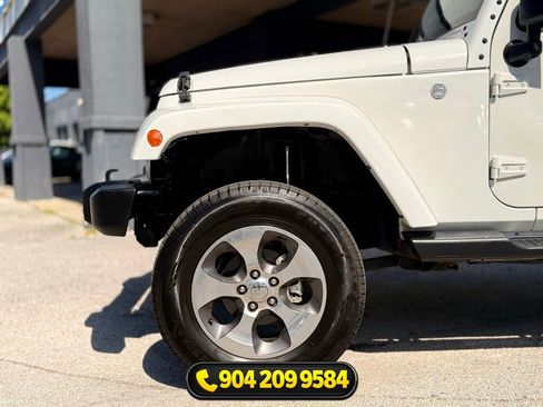 Used 2017 Jeep Wrangler Unlimited Sahara w/ Connectivity Group AWD/4WD image 13