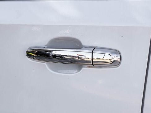 Used 2023 Chevrolet Traverse Premier image 51