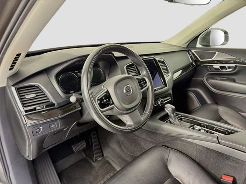 Used 2018 Volvo XC90 T6 Momentum w/ Convenience Package AWD/4WD image 9
