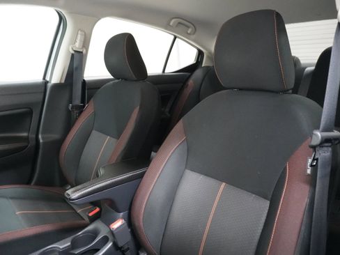 Used 2022 Nissan Versa SR image 10