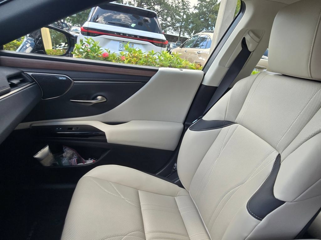 Used 2025 Lexus ES 350 Ultra Luxury w/ Accessory Package (Z2) FWD image 11