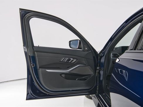 Used 2023 BMW M3 w/ M Carbon Exterior Package RWD image 18