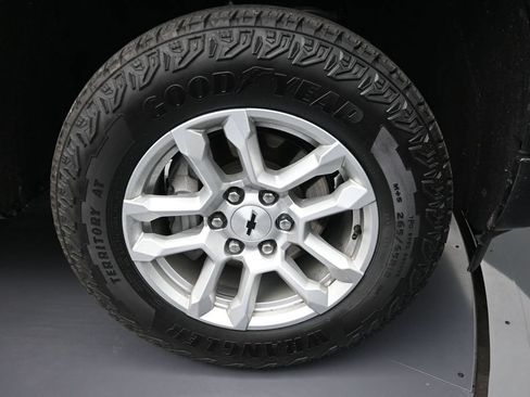 Used 2024 Chevrolet Silverado 1500 RST w/ Z71 Off-Road Package AWD/4WD image 9
