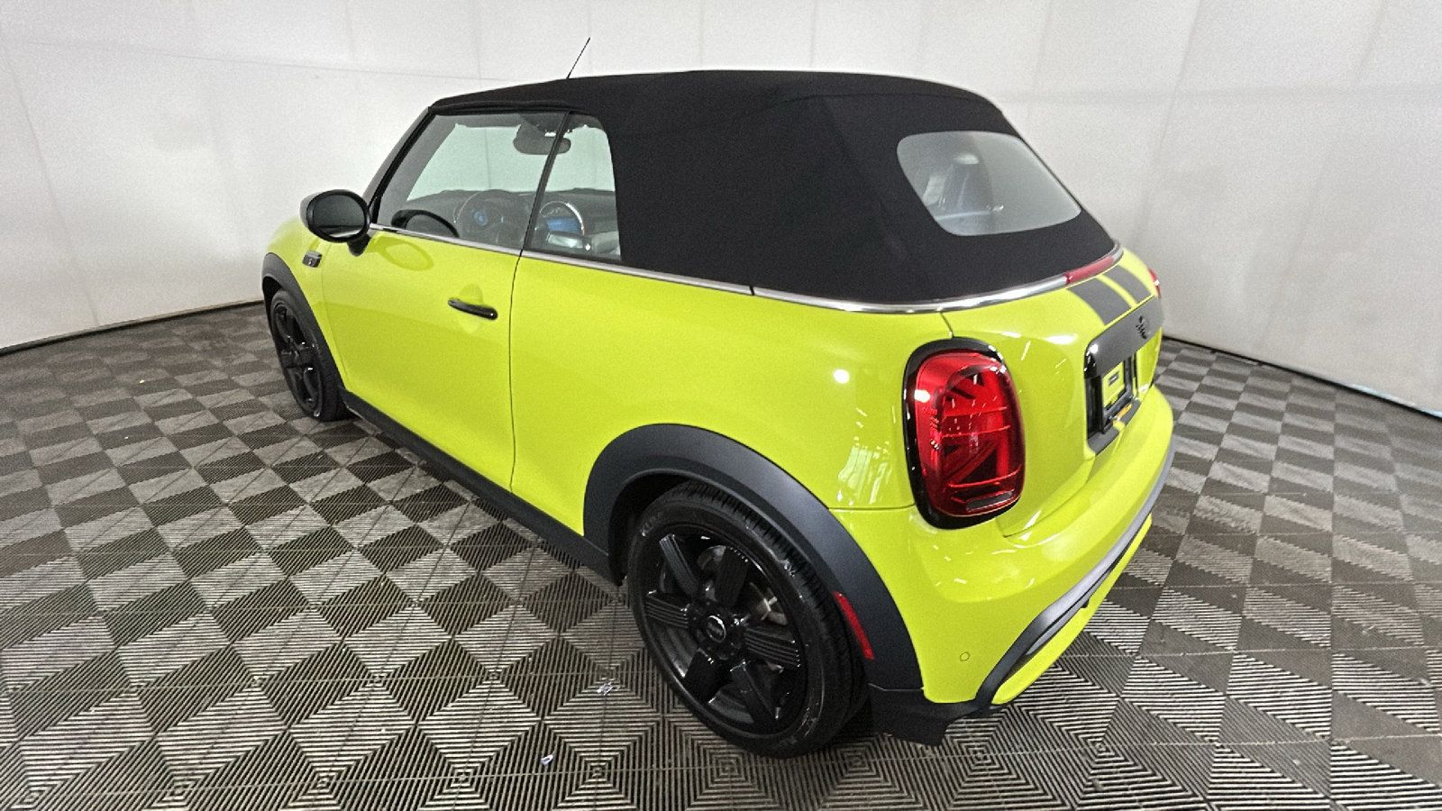 Used 2024 MINI Cooper S w/ Signature Upholstery Package FWD image 5