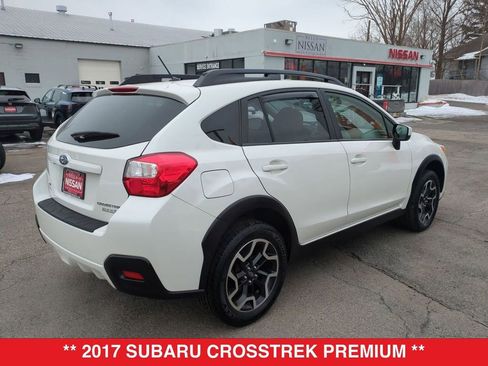 Used 2017 Subaru Crosstrek 2.0i Premium w/ Moonroof Package image 4