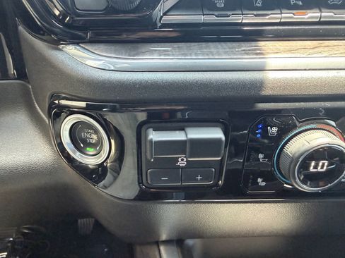 Used 2024 Chevrolet Silverado 2500 LTZ w/ LTZ Convenience Package AWD/4WD image 40