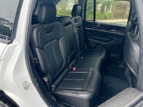 Used 2023 Jeep Grand Cherokee Limited RWD image 26