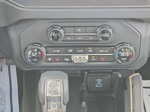 New 2025 Ford Bronco Badlands image 35