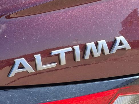 Used 2025 Nissan Altima 2.5 SV FWD image 10