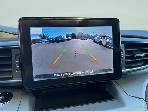 Used 2023 Ford Explorer XLT w/ Equipment Group 202A AWD/4WD image 14
