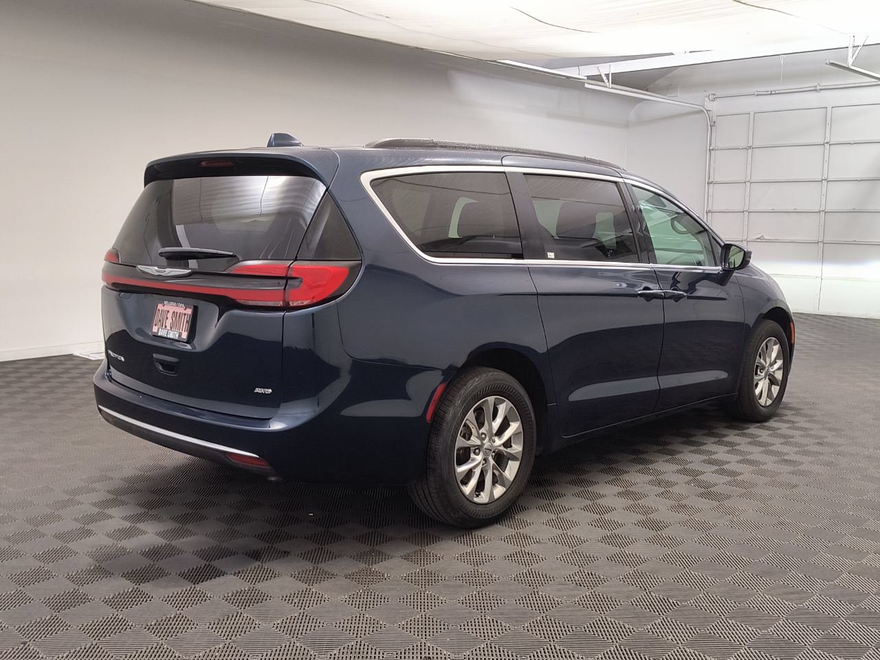 Used 2022 Chrysler Pacifica Touring-L AWD/4WD image 9