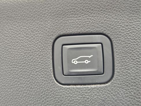 Used 2018 Buick Enclave Essence FWD image 10
