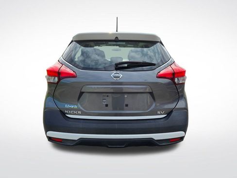 Used 2018 Nissan Kicks SV FWD image 3