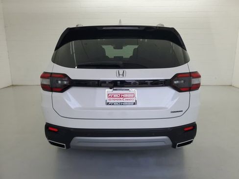 Used 2024 Honda Pilot Touring image 6