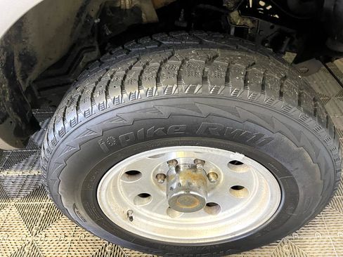 Used 2001 Nissan Frontier SE image 11