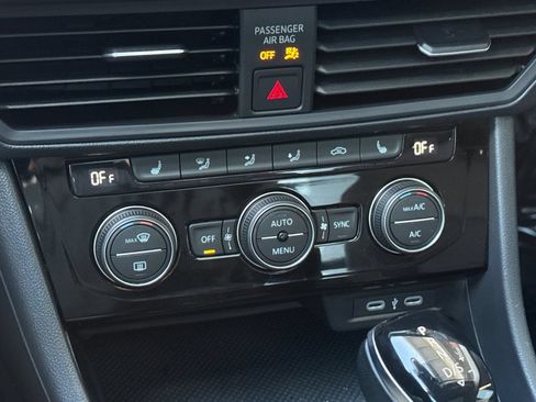 Used 2024 Volkswagen Jetta SE FWD image 16