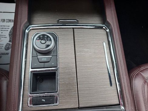 Used 2023 Ford Expedition Limited image 24
