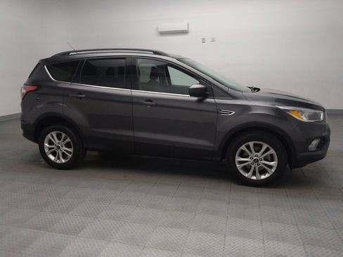 Used 2018 Ford Escape SE image 11