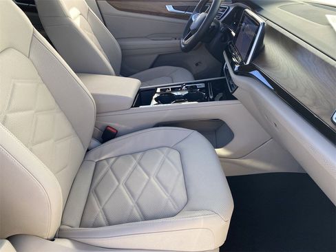 New 2026 Volkswagen Atlas SE image 8