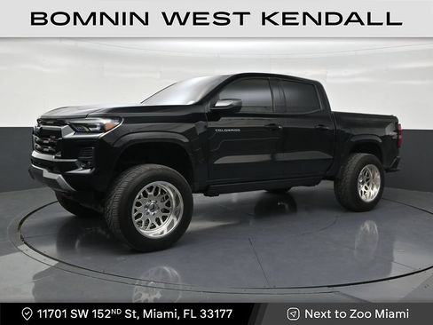 Used 2025 Chevrolet Colorado Z71 AWD/4WD image 1