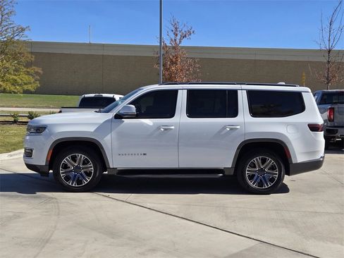 Used 2022 Jeep Wagoneer Series III image 3