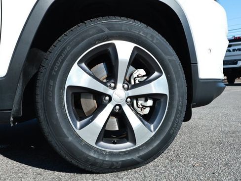 Used 2020 Jeep Cherokee Limited w/ Technology Group AWD/4WD image 5