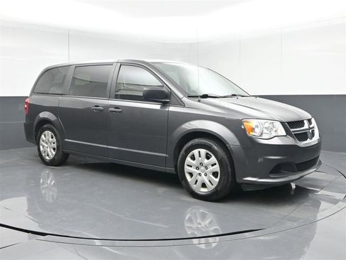 Used 2019 Dodge Grand Caravan SE w/ UConnect Hands-Free Group FWD image 3