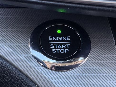 Used 2020 Ford Explorer XLT w/ Equipment Group 202A image 22