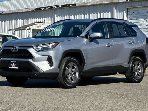 Used 2025 Toyota RAV4 XLE AWD/4WD image 8