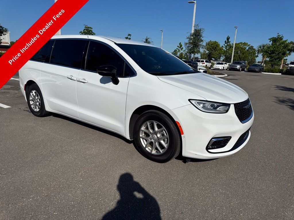 Used 2026 Chrysler Pacifica Select FWD image 7