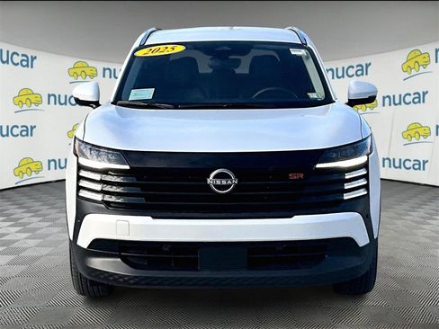 Used 2025 Nissan Kicks SR image 2