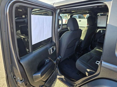 Used 2018 Jeep Wrangler Unlimited Sport AWD/4WD image 15