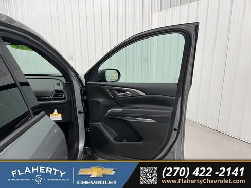 New 2026 Chevrolet Traverse LT w/ Driver Confidence Package AWD/4WD image 14
