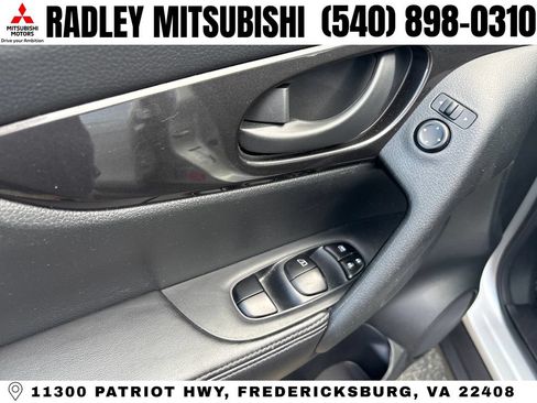 Used 2020 Nissan Rogue S AWD/4WD image 5