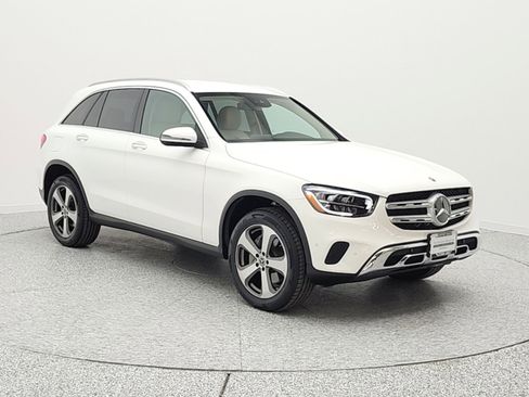 Used 2022 Mercedes-Benz GLC 300 4MATIC image 3