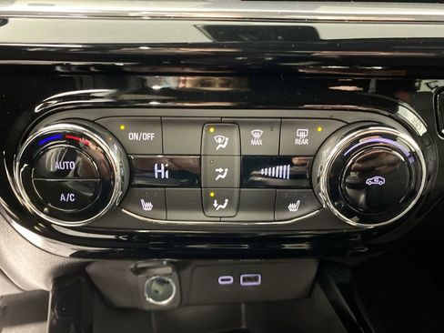 Used 2025 Chevrolet Trax RS w/ Driver Confidence Package image 18