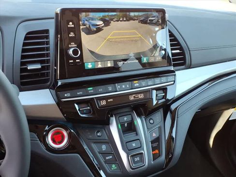 New 2026 Honda Odyssey Touring image 17