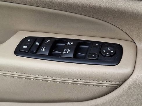 Used 2016 Jeep Grand Cherokee Limited image 19