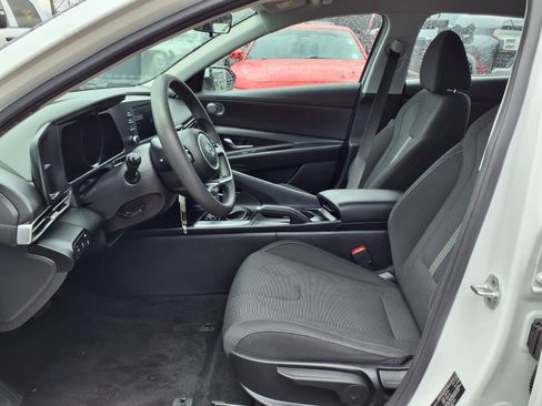 Used 2022 Hyundai Elantra SE FWD image 20