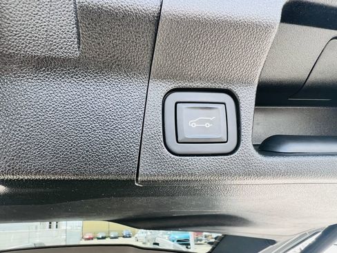 Used 2023 GMC Acadia SLE w/ Driver Convenience Package FWD image 36
