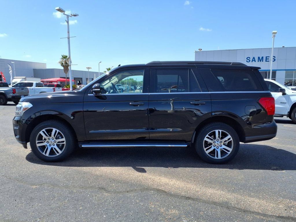 Used 2023 Ford Expedition XLT RWD image 4