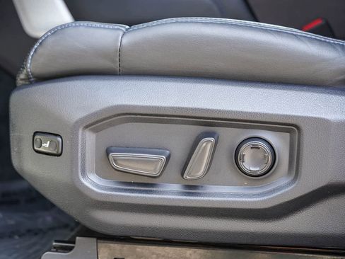 Used 2025 Toyota Tundra Platinum AWD/4WD image 22