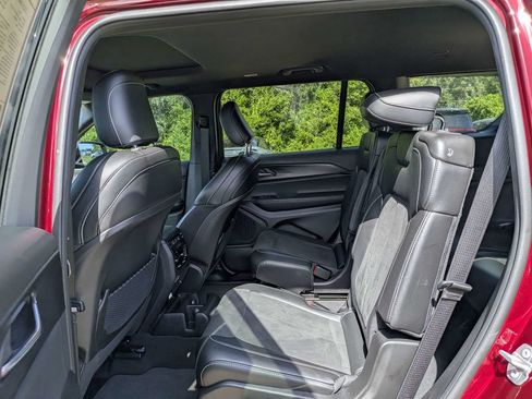 Used 2025 Jeep Grand Cherokee L Altitude RWD image 14