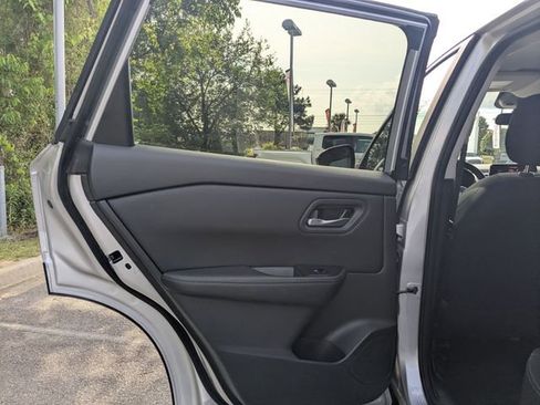 Used 2025 Nissan Rogue SV AWD/4WD image 24