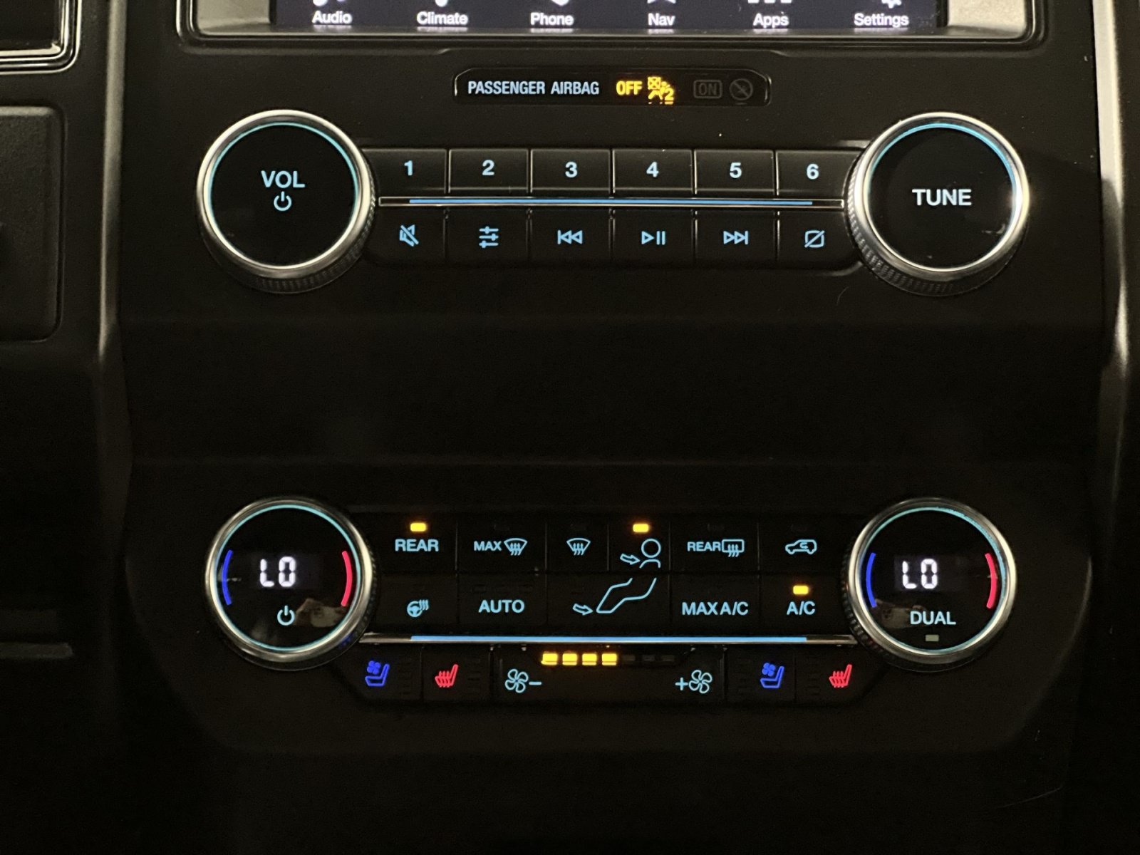 Used 2019 Ford Expedition Limited w/ Equipment Group 303A AWD/4WD image 21
