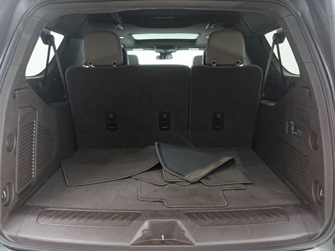 Used 2023 GMC Yukon XL SLT image 9