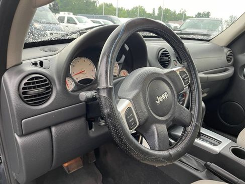 Used 2004 Jeep Liberty Limited w/ 17" Chrome Wheel & Tire Group AWD/4WD image 15