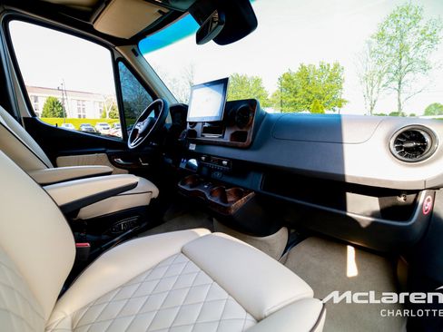 Used 2021 Mercedes-Benz Sprinter 3500 image 19