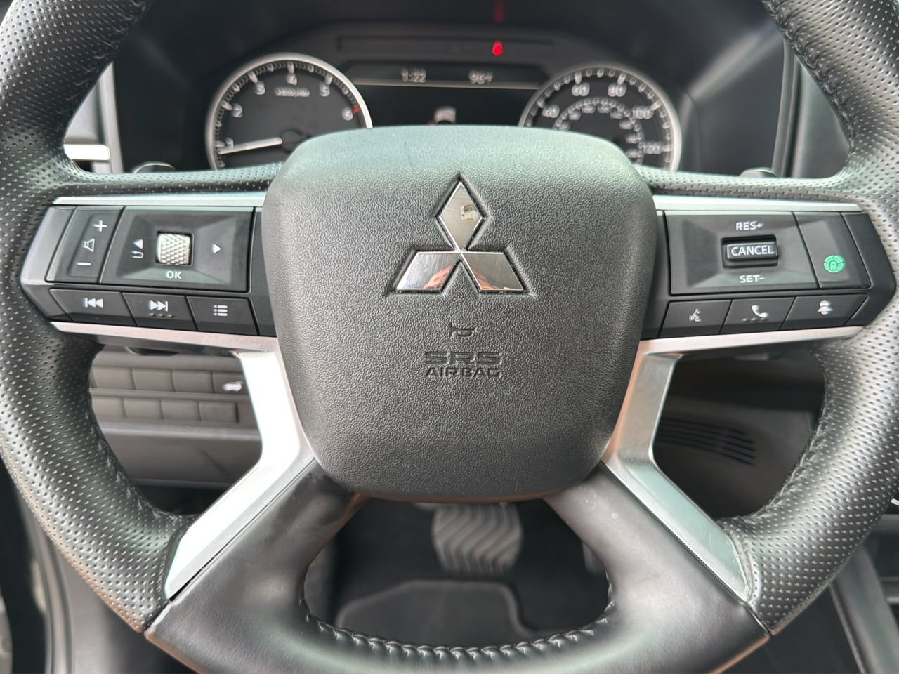 Used 2025 Mitsubishi Outlander SE FWD image 23