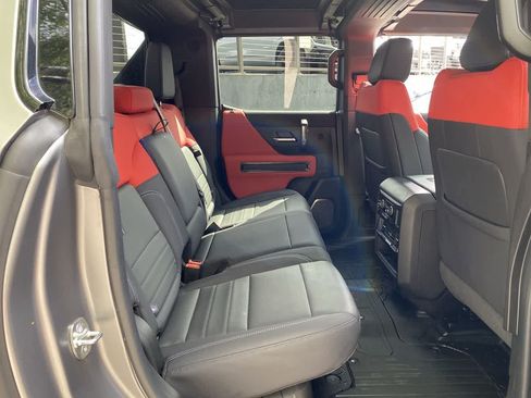 Used 2026 GMC Hummer EV 4x4 Crew Cab w/ Carbon Fiber Edition Package image 17